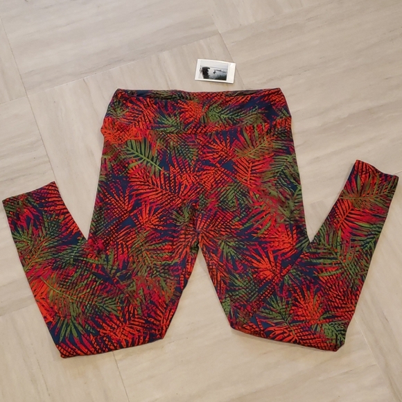 LuLaRoe TC Leggings - red & green palm 🌴 - Picture 1 of 3
